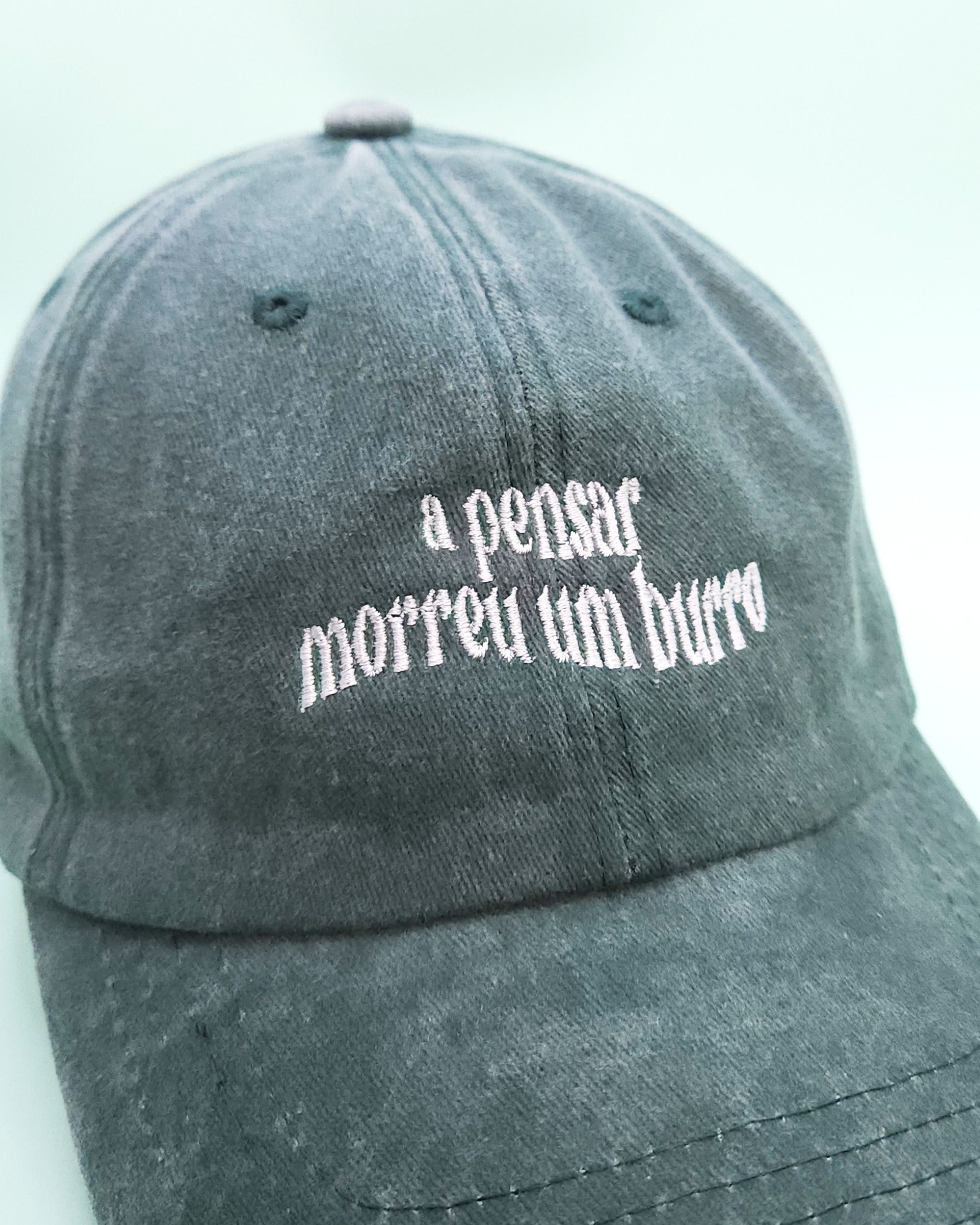 a pensar, a pensar dad hat